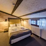 Hotell Crepdechine 2*