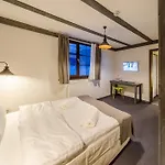 Hotell Crepdechine 2*