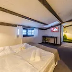 Crepdechine Hotel